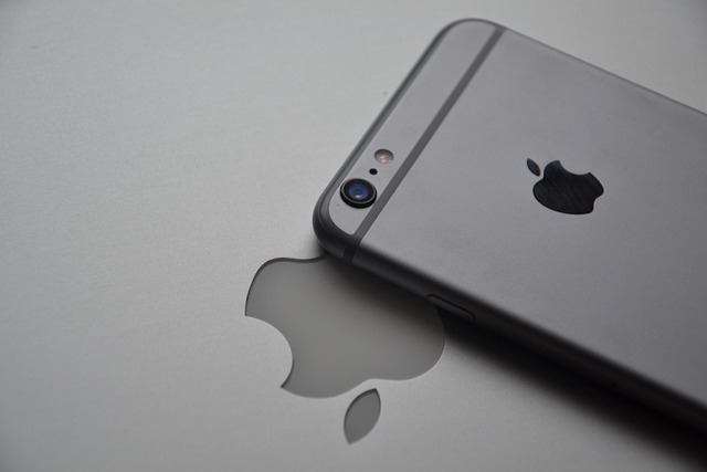 "Apple's iPhone 7 Breaks Tradition: No More Headphone Jack in Sight"