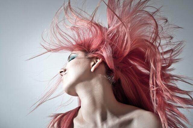 Discover the upcoming hair color trends for this fall in this trendy blog post.