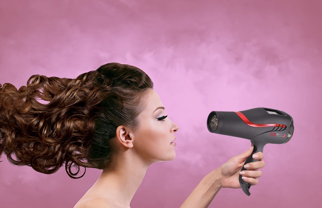 Alt Text: Discover 10 common blow-dryer mistakes you may be making and how to avoid them. Achieve salon-worthy results with these expert tips for a flawless blow-drying experience.