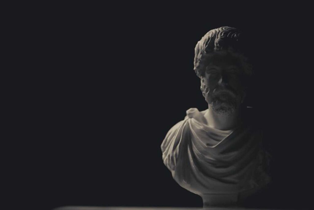 "Stoicism book with 28 principles - Patience for a better life"