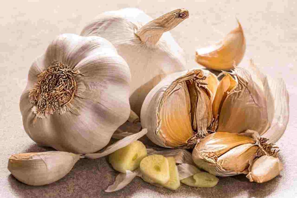 Garlic benefits: "Fresh garlic bulbs and a black garlic clove."