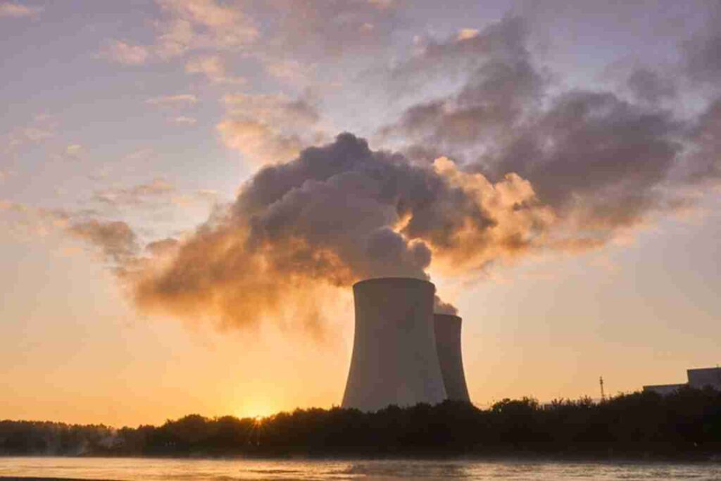 "Illustration of a futuristic nuclear reactors with molten salt."