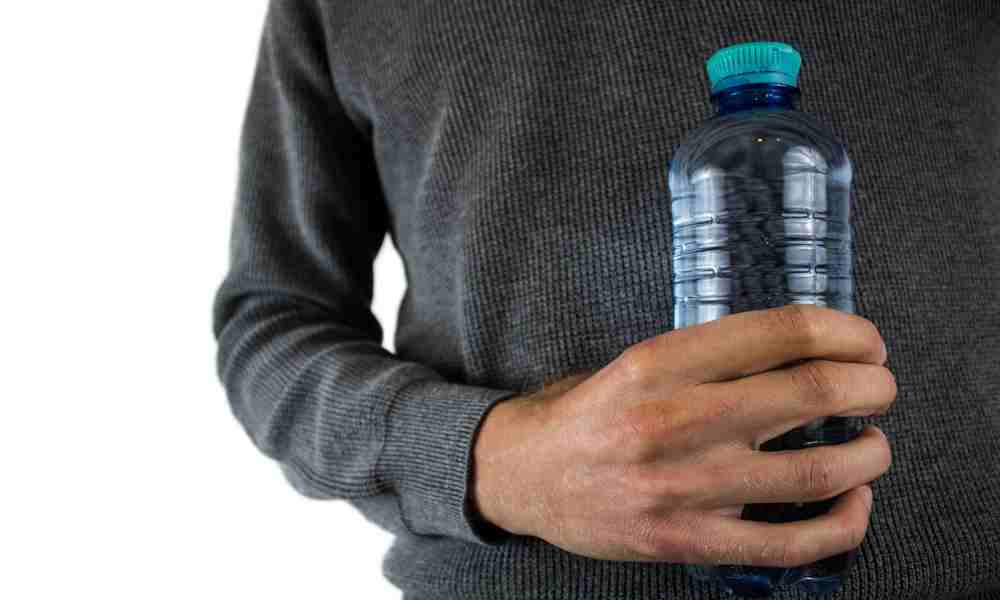 Image of a steaming cup of boiled water, symbolizing the health benefits of this simple practice.