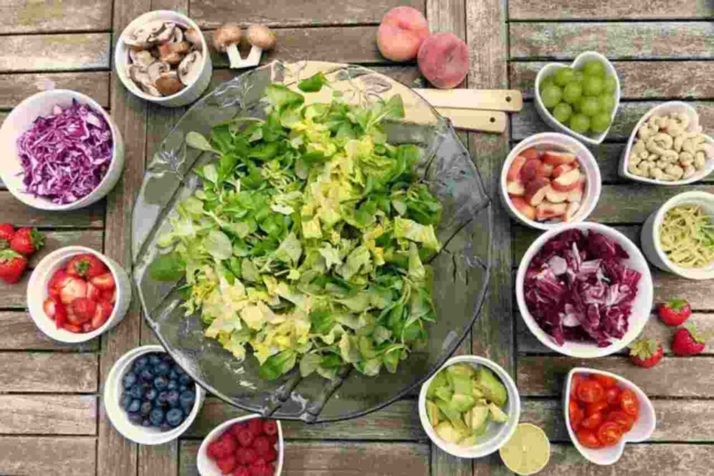 "Image: Vegetarian meal on a plate - Unraveling the dietary connection between vegetarianism and genetics."