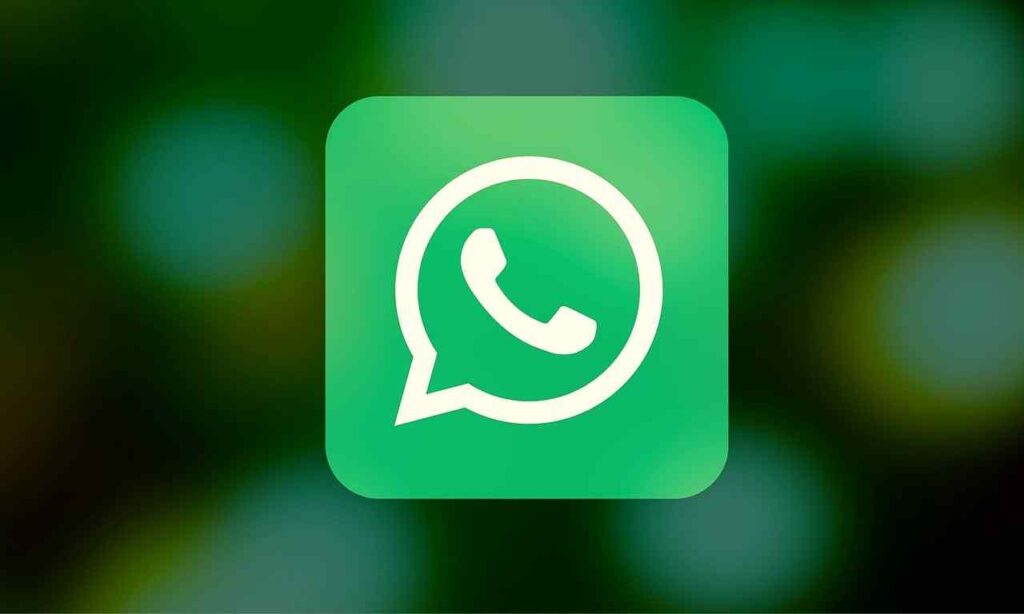 Illustration of smartphone with WhatsApp logo, showcasing easy live location sharing.